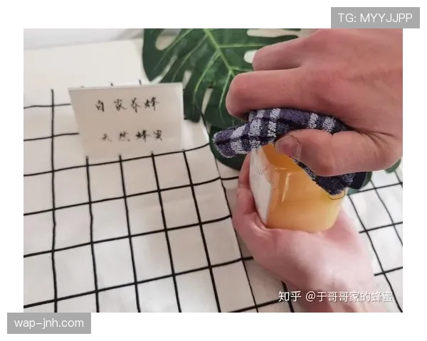 特雷·杨家的冰箱里塞满了能量饮料，连瓶盖都没拧开过